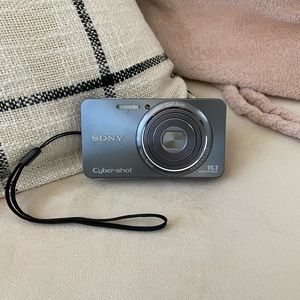 Sony Cybershot DSC-W570 digital camera